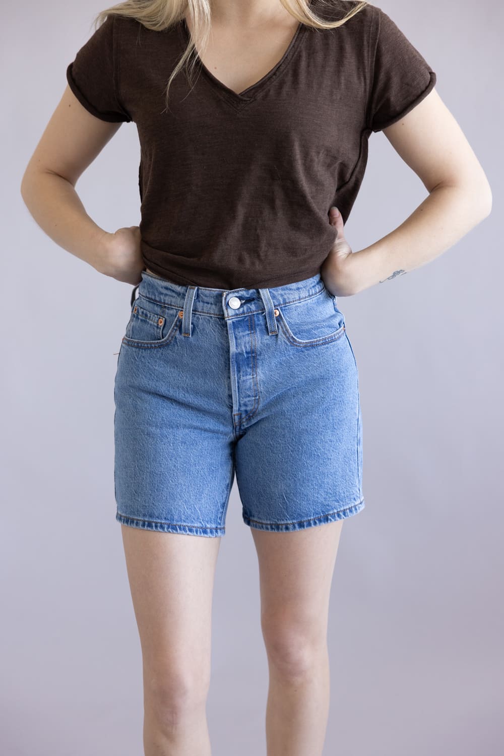 メグ Levi's 501 Mid Thigh Denim Shorts for Women | 85833-0073 – Glik's