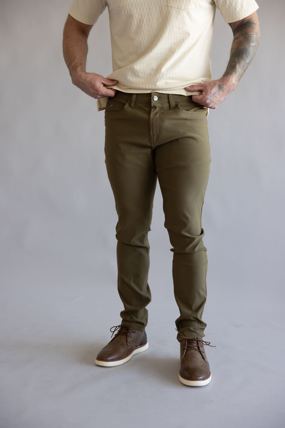 Tailor Vintage Slim Fit Performance 5-Pocket Pants for Men in Earth