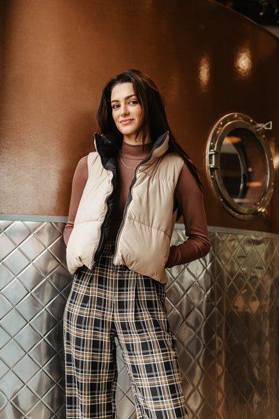 Love Tree Cropped Reversible Puffer Vest for Women in Black/Beige