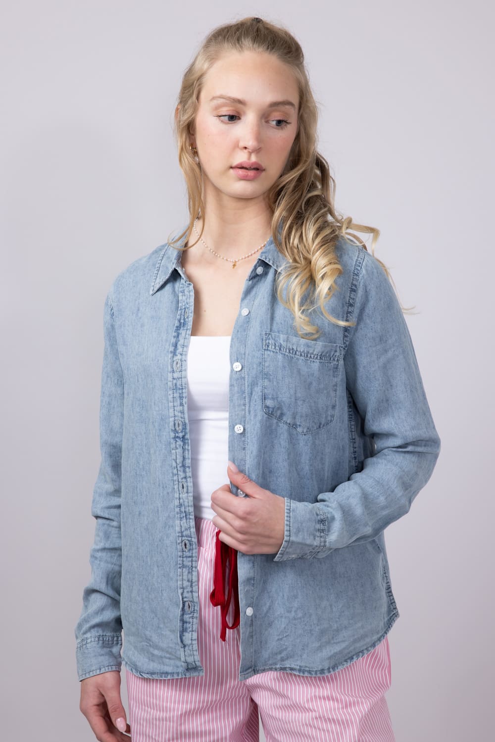 JEAN Tシャツ Thread & Supply Shay Denim Shirt for Women in Light Wash