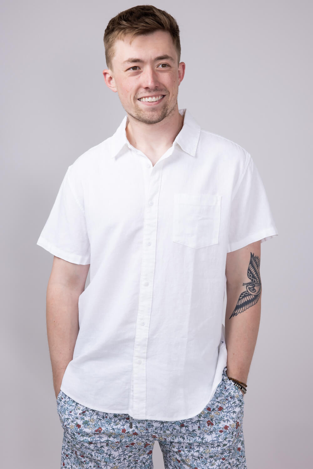 Vintage Summer Short Sleeve Linen Button Up Shirt for Men in White | V Glik's Vintage Summer Short Sleeve Linen Button Up Shirt for Men in White | V Glik's