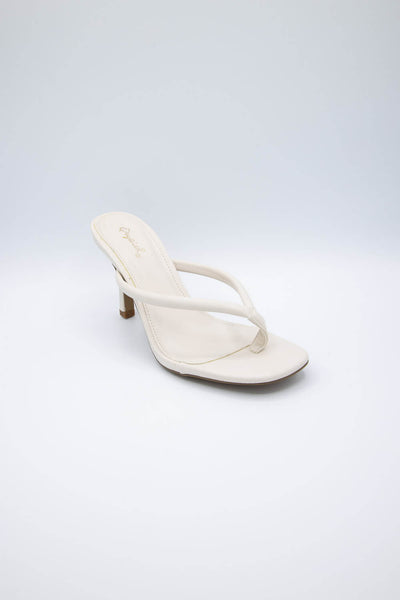 Qupid Shoes Isley Thong Heels for Women in Off White