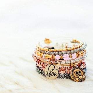 A Gift Giving Guide for Valentine’s Day