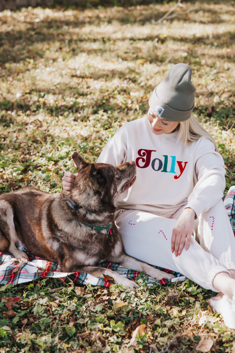 1897 Active Jolly Color Patch Fleece Sweatshirt for Women in Beige