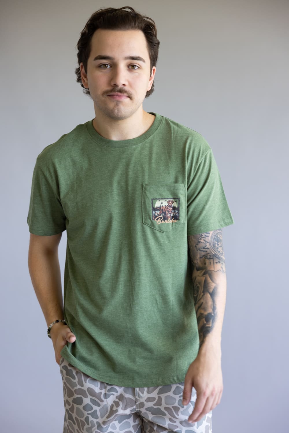 Burlebo Duck Dog Stamp T-Shirt for Men in Heather Olive
