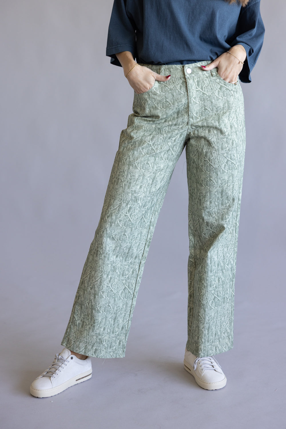 001-LELIS-MIDRISE-TREE-CAMO-WIDE-LEG-PANT-IP5560-5-SAGECAMO