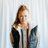 Love Tree Cropped Reversible Puffer Vest for Women in Black/White