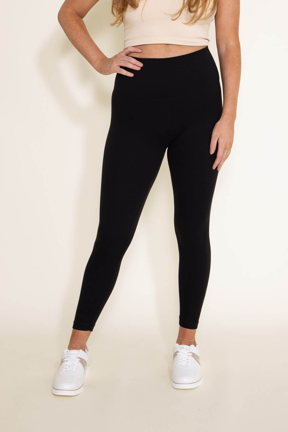 https://www.gliks.com/cdn/shop/files/001-Love-Tree-Contour-Leggings-for-Women-in-Black-6735PH-BLACK.jpg?v=1692026230