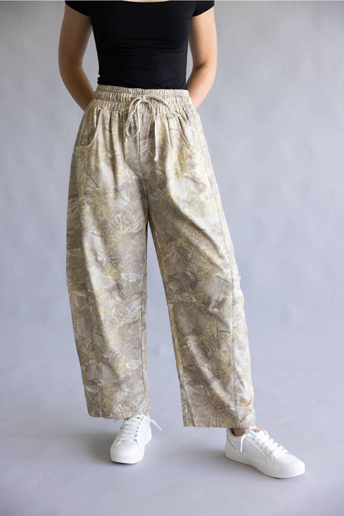 New In Camo Barrel Sweatpants for Women in Taupe Mix