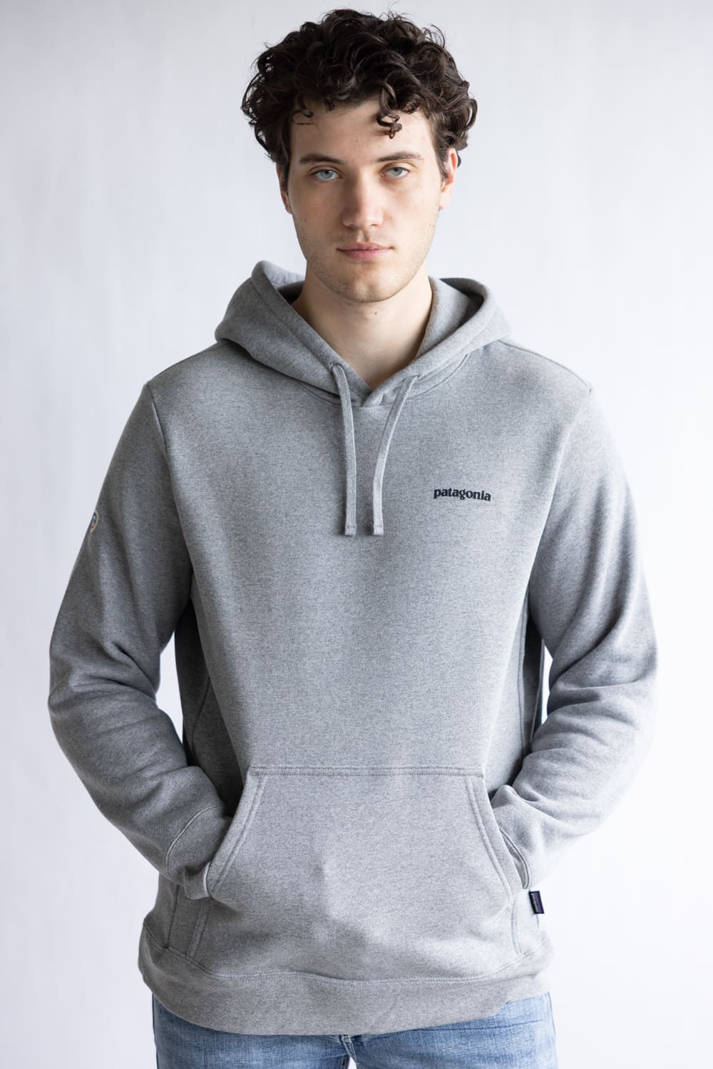 Patagonia Men’s Fitz Roy Icon Uprisal Hoodie in Gravel Heather 