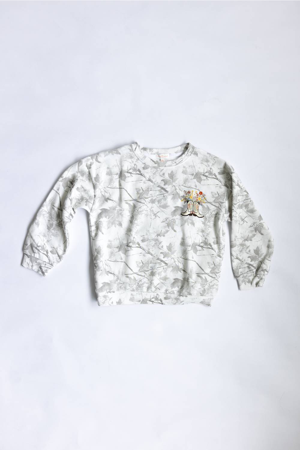 Camo crewneck with embroidery flowers and cowgirl boots