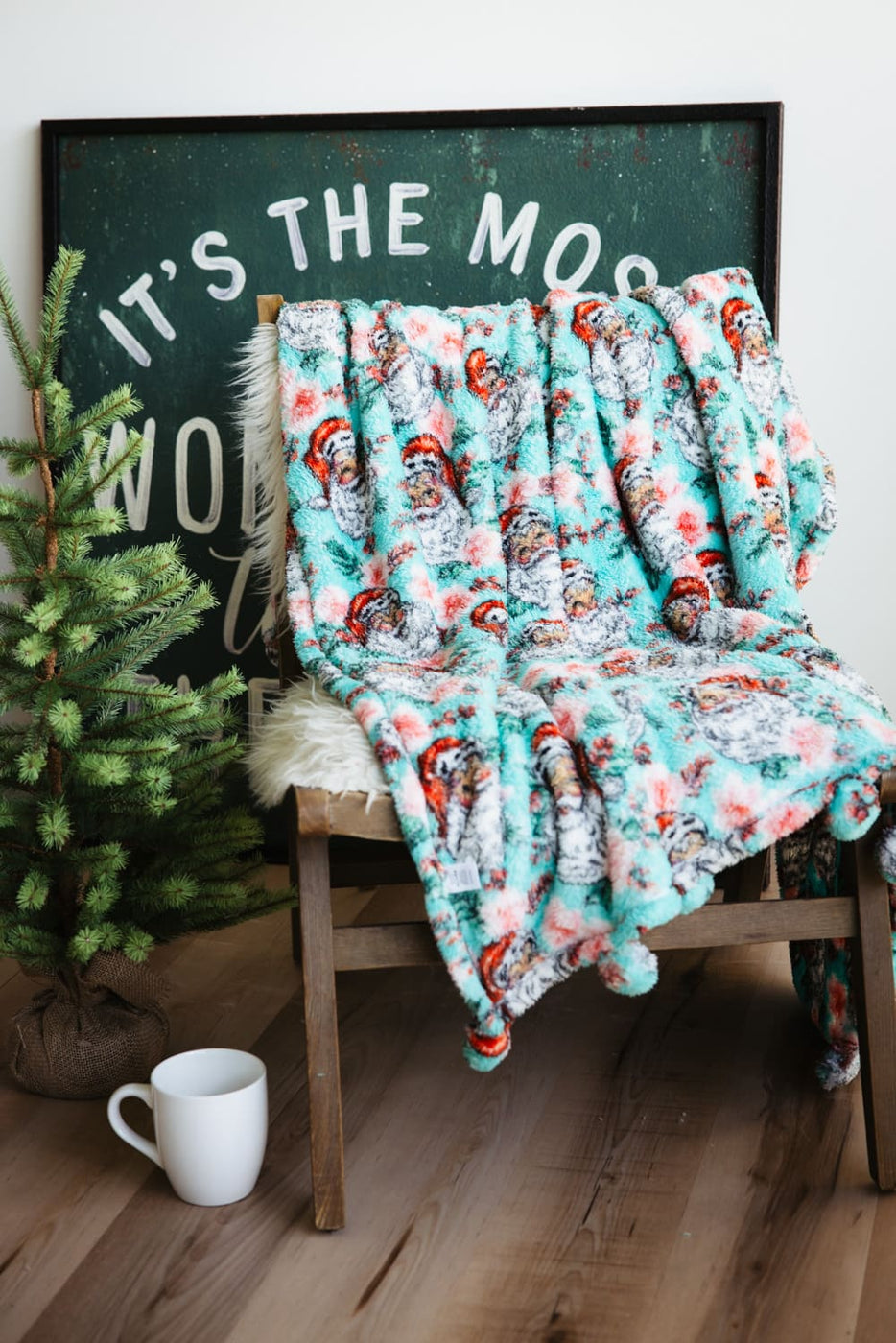 Simply Southern Holiday Santa Sherpa Blanket in Blue PP 0224 BLNKT S Glik s