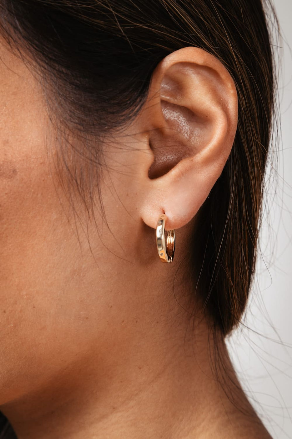 Textured Gold Hoop Earrings for Women | JEE078GD – Glik's