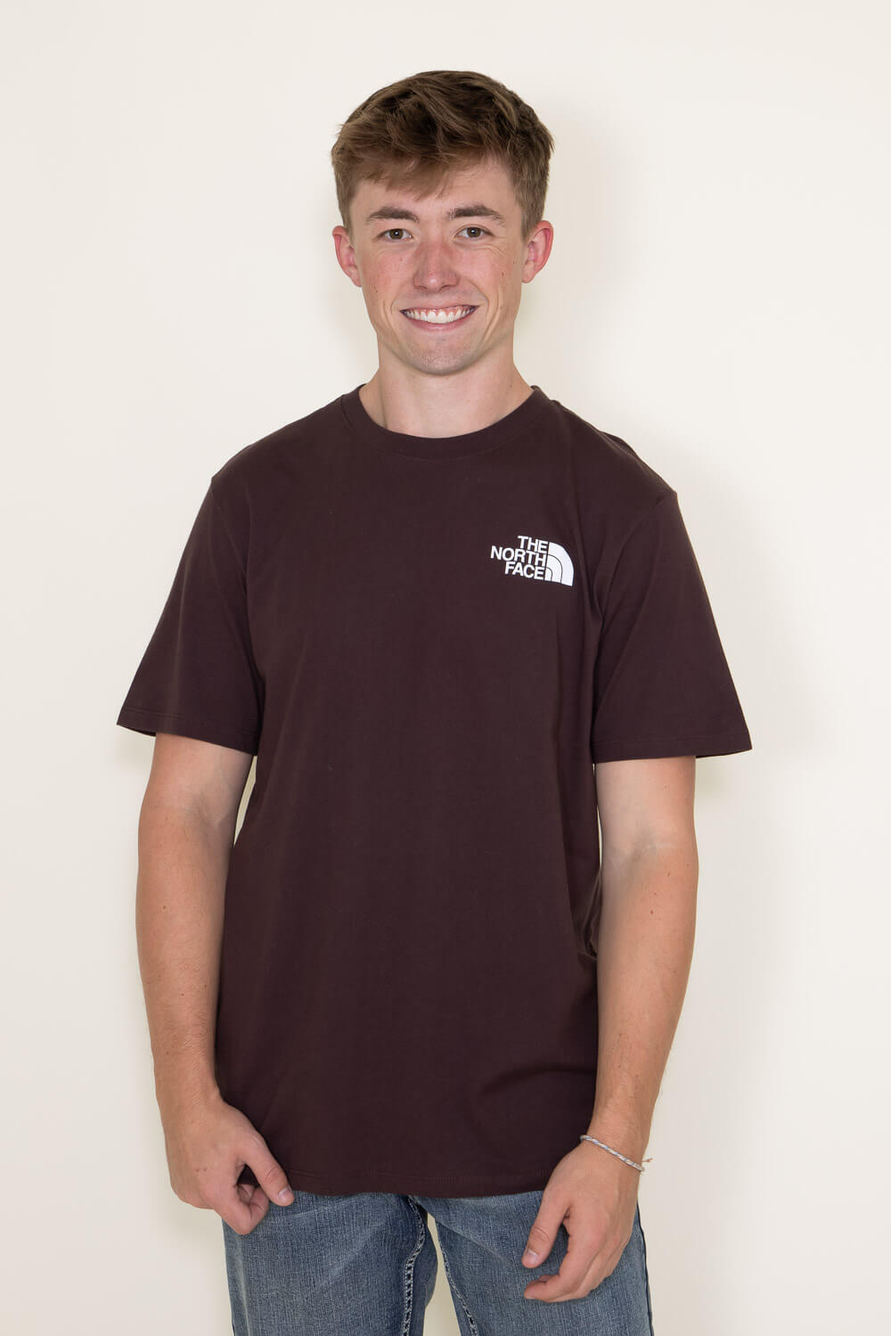 https://www.gliks.com/cdn/shop/files/001-The-North-Face-Box-Logo-T-Shirt-for-Men-in-Brown-NF0A812H-LOQ.jpg?v=1694642504