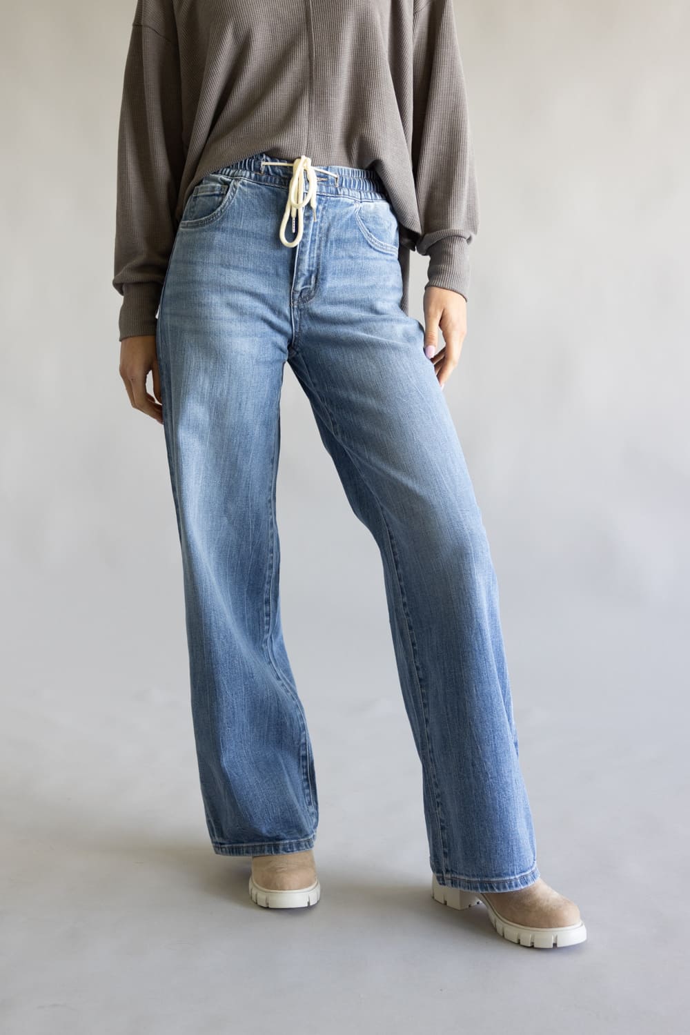 001-VERVET-HIGH-RISE-MEDIUM-WASH-DRAWSTRING-JEANS-WIDE-LEG-CLEAN-T7016