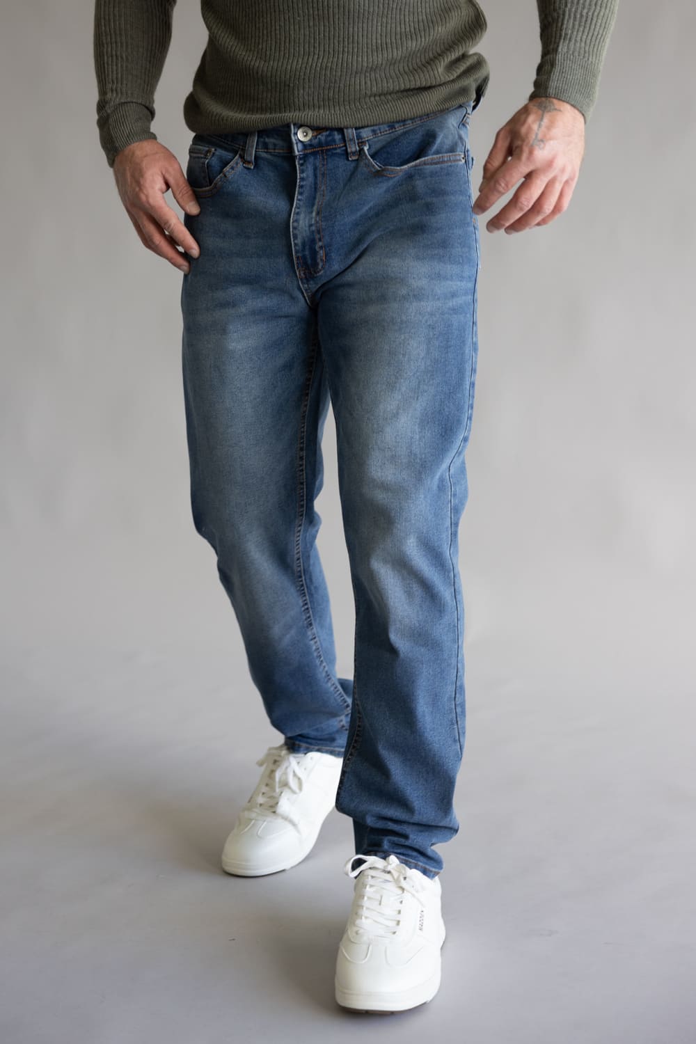 Weatherproof Vintage Straight Jeans for Men in Rainwash