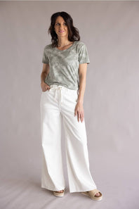 C&C California Karlie Printed Tee for Women in Vetiver Viney Leaves