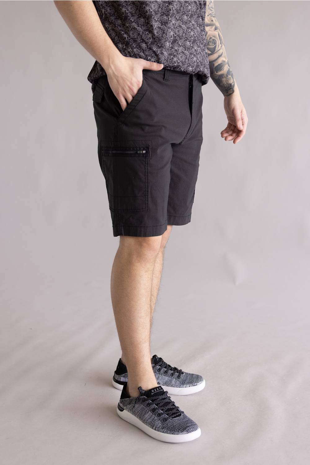 Hallstatt 10 Cargo Shorts for Men in Black | S028-TAPSHOEBLACK