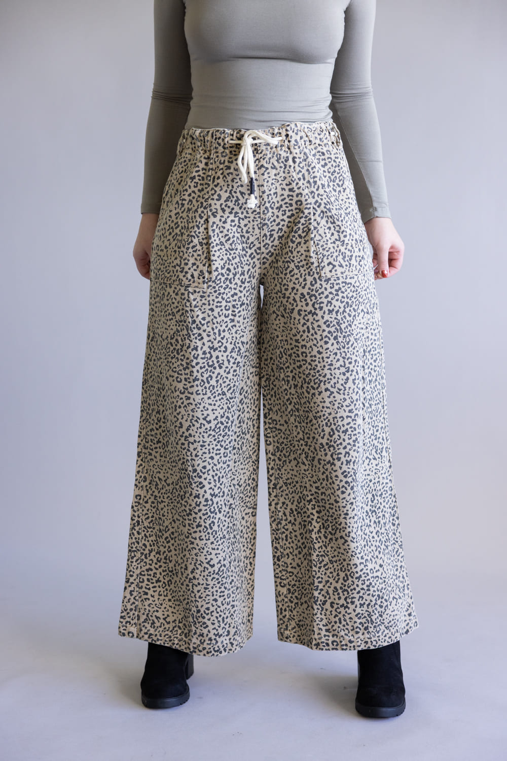 Mustard Seed Leopard Wide Leg Print Drawstring Pants for Women in Brown