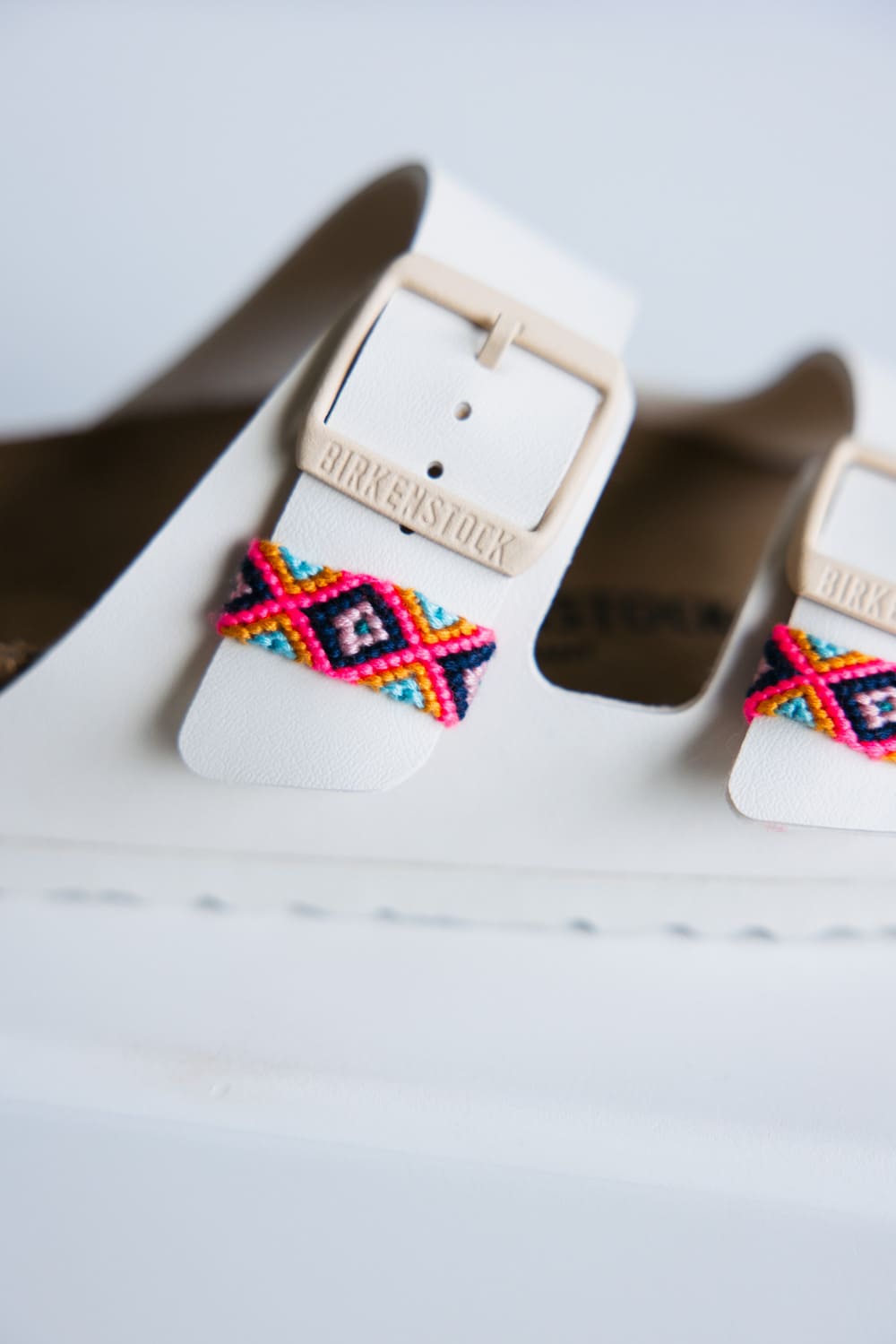 Natural Life Sandal Charm Set in Coral | MAS000100 – Glik's