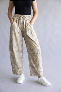 New In Camo Barrel Sweatpants for Women in Taupe Mix