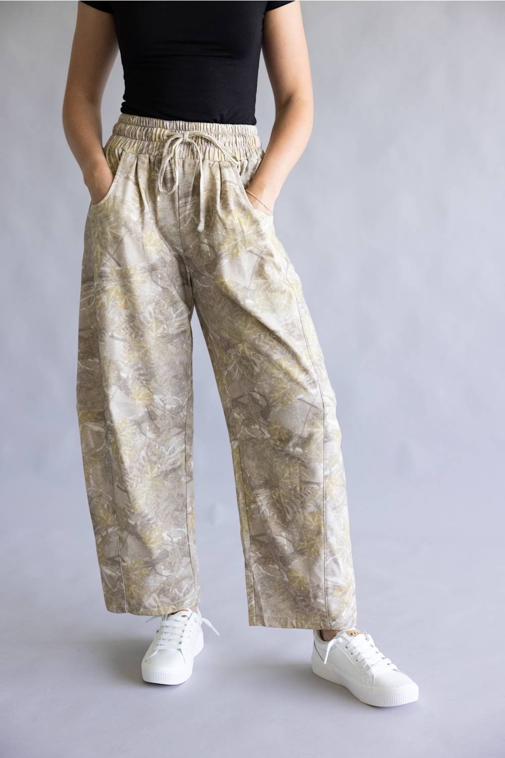 New In Camo Barrel Sweatpants for Women in Taupe Mix