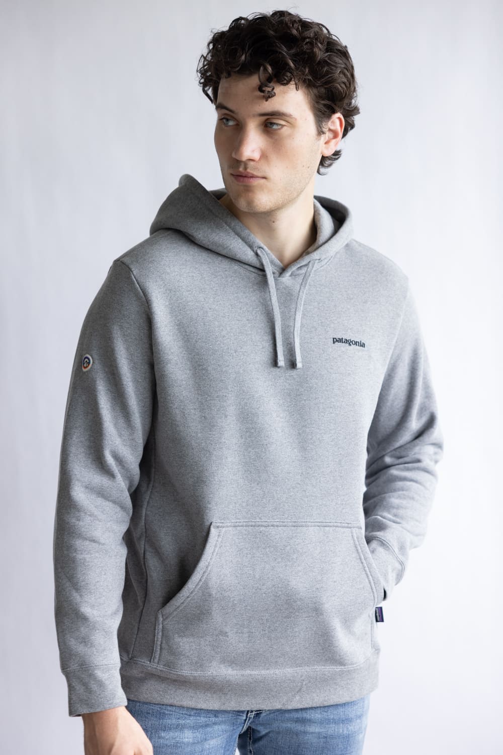 Patagonia Men’s Fitz Roy Icon Uprisal Hoodie in Gravel Heather 