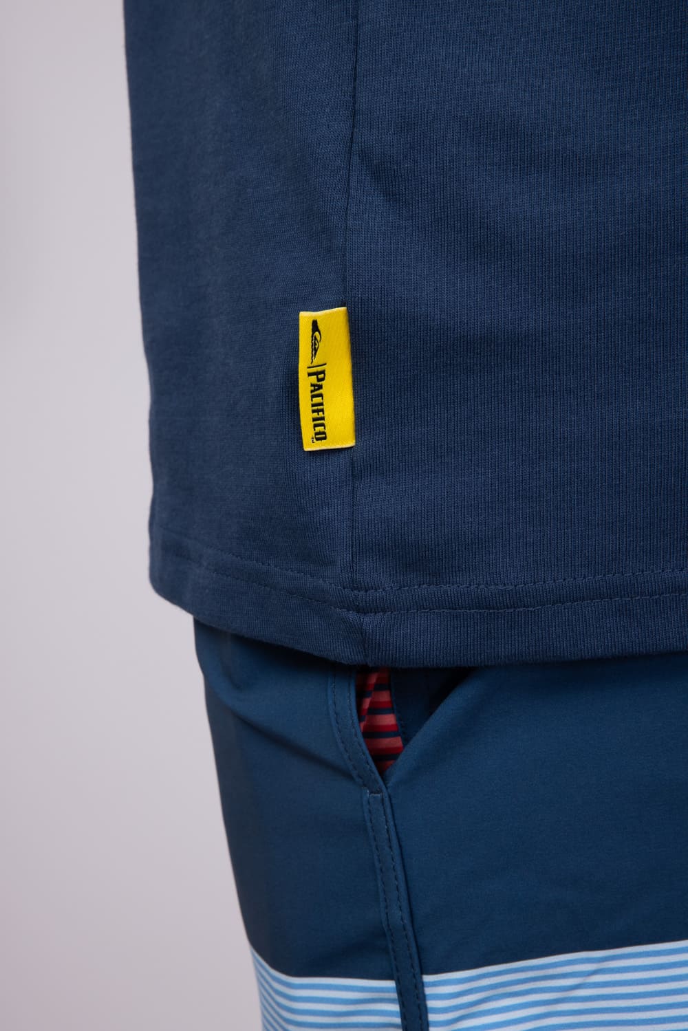 Quiksilver Pacifico Search For Beauty T-Shirt for Men in Navy