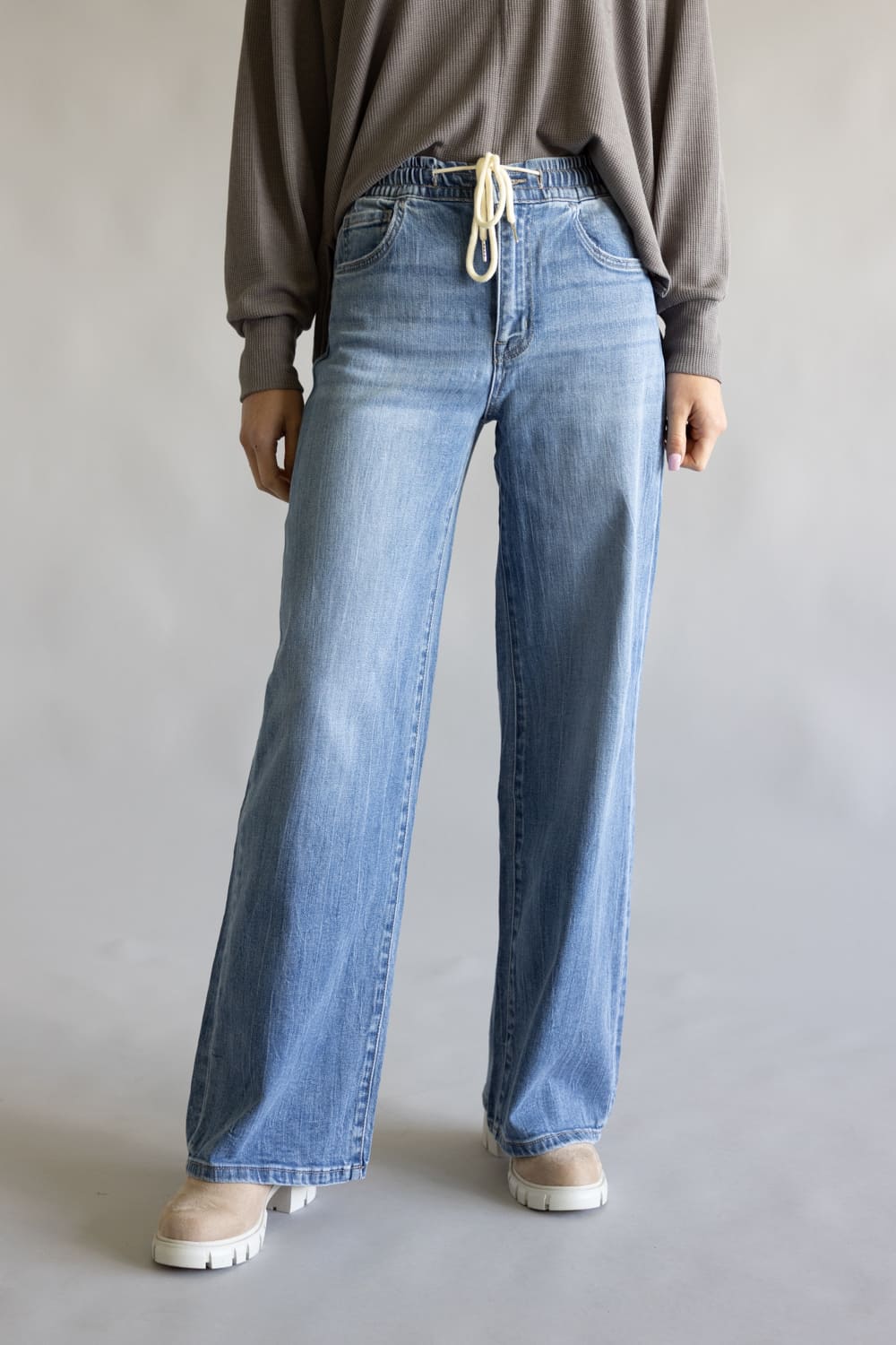 001-VERVET-HIGH-RISE-MEDIUM-WASH-DRAWSTRING-JEANS-WIDE-LEG-CLEAN-T7016