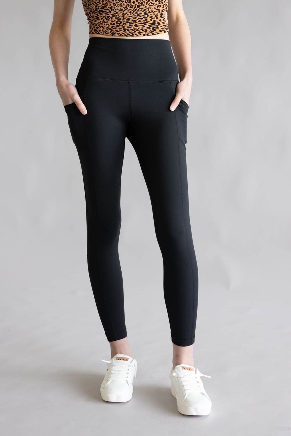 Wonderlink Side Pocket Leggings for Women in Black