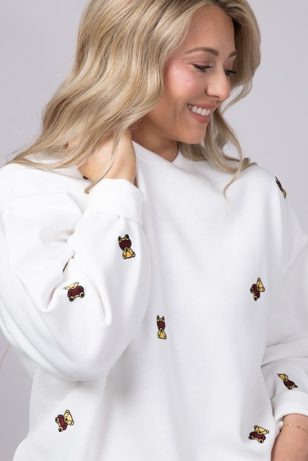 【GRAILZ】RIBBON BLISS SWEATSHIRT [WHITE] 1897 Active Embroidered Bear Fleece Sweatshirt for Women in