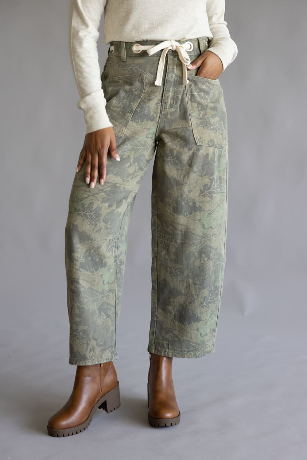Drawstring Camo Leaf Barrel Jeans for Women in Green