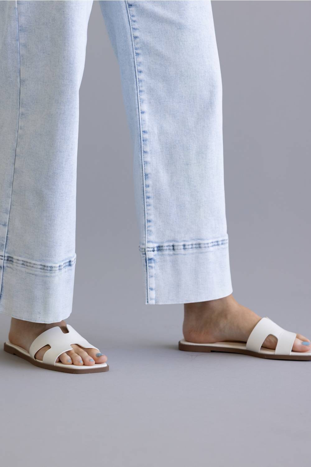 KanCan Mid Rise Crop Wide Leg Jeans for Women