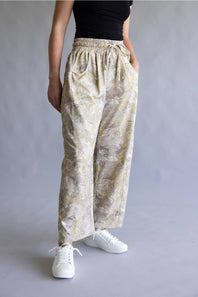 New In Camo Barrel Sweatpants for Women in Taupe Mix