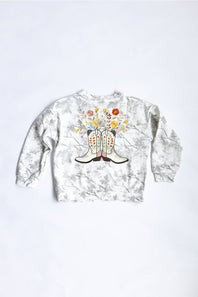 Camo crewneck with embroidery flowers and cowgirl boots
