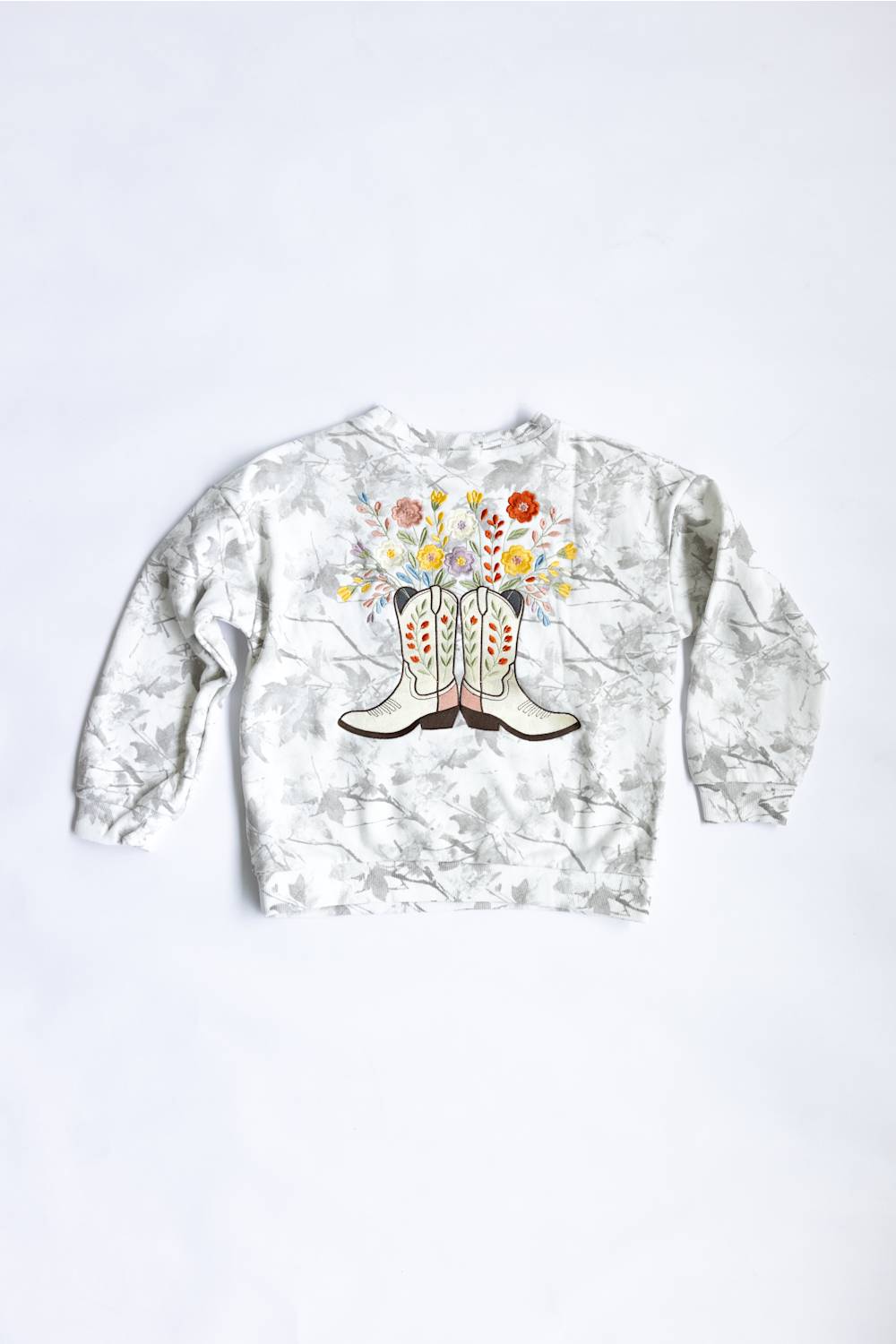 Camo crewneck with embroidery flowers and cowgirl boots