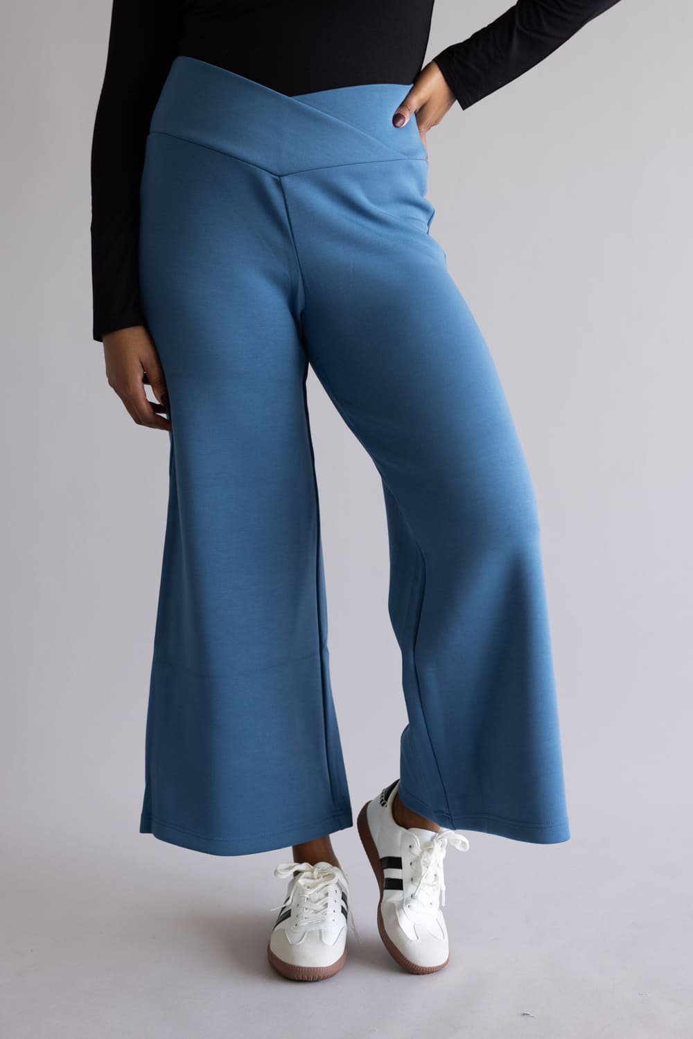 パンツ Blue Version Wide Leg Pants Amazon.com: adidas Originals Women's Blue Version Pants, Blue Bird