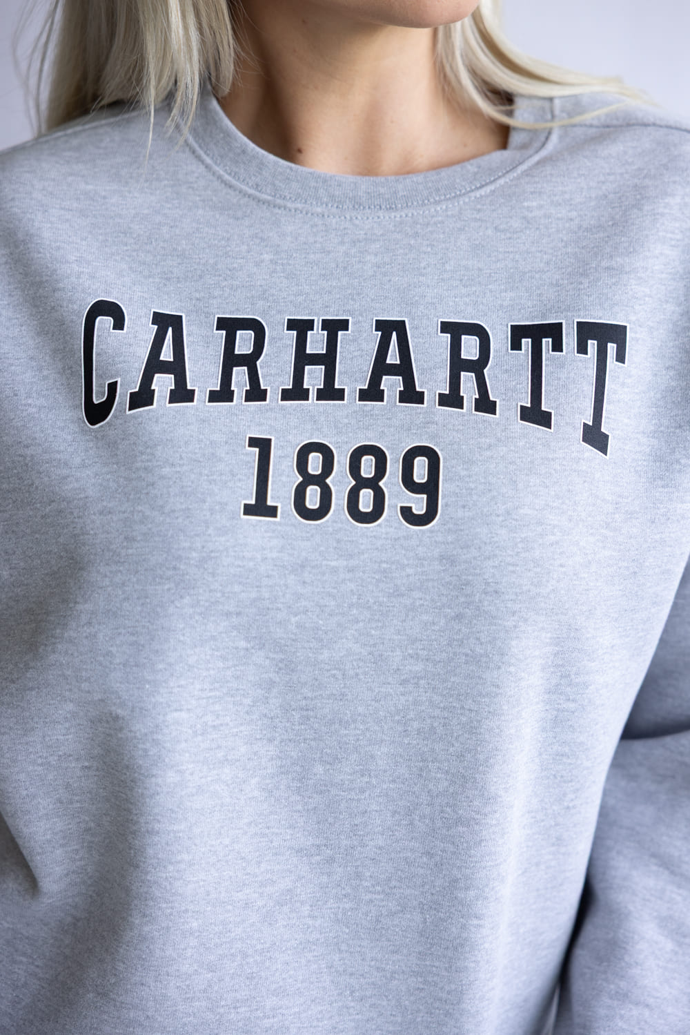Carhartt Midweight Graphic Sweatshirt for Women in Heather Grey