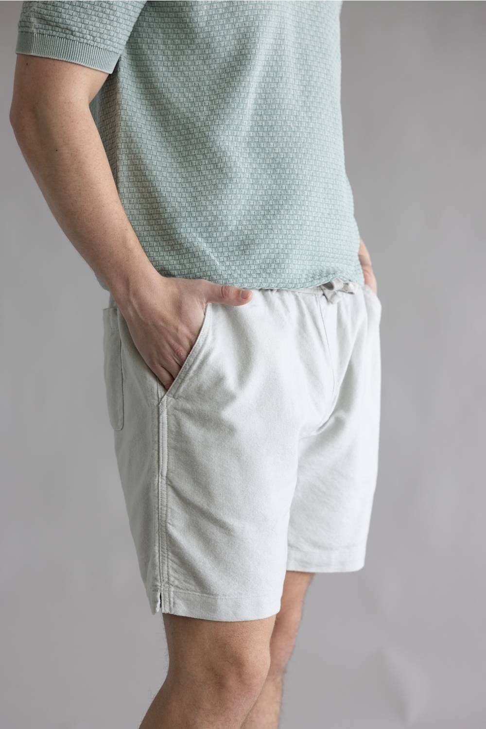 Weatherproof Vintage Linen Shorts for Men in Vapor Grey