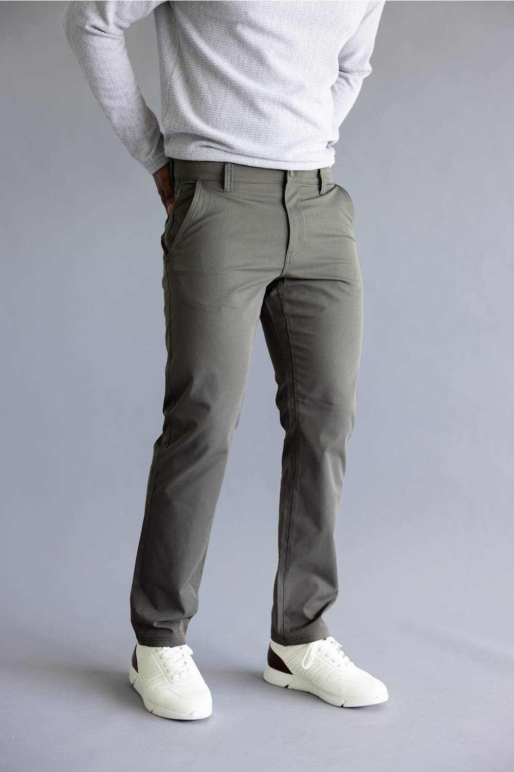 Weatherproof Vintage Tech Utility Pants for Men in Military Green