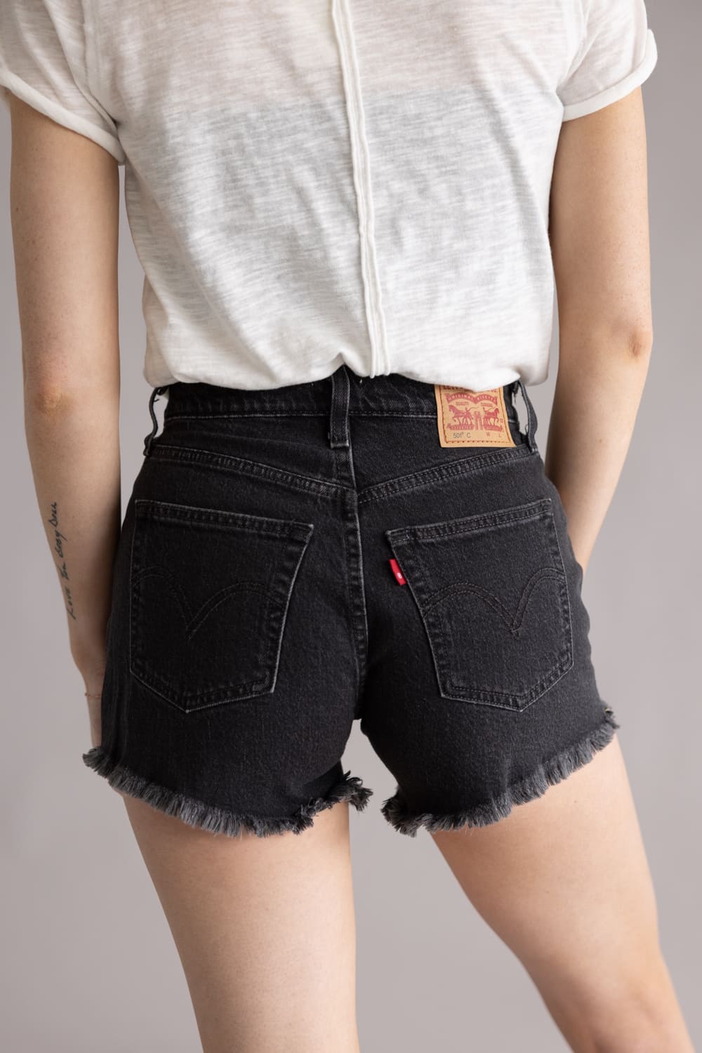Mini Short Levis 501 jean premium Y2K bleu délavé 100% coton W24 femme - Vêtements Mini Short Levis 501 jean premium Y2K bleu délavé 100% coton W24 femme - Vêtements