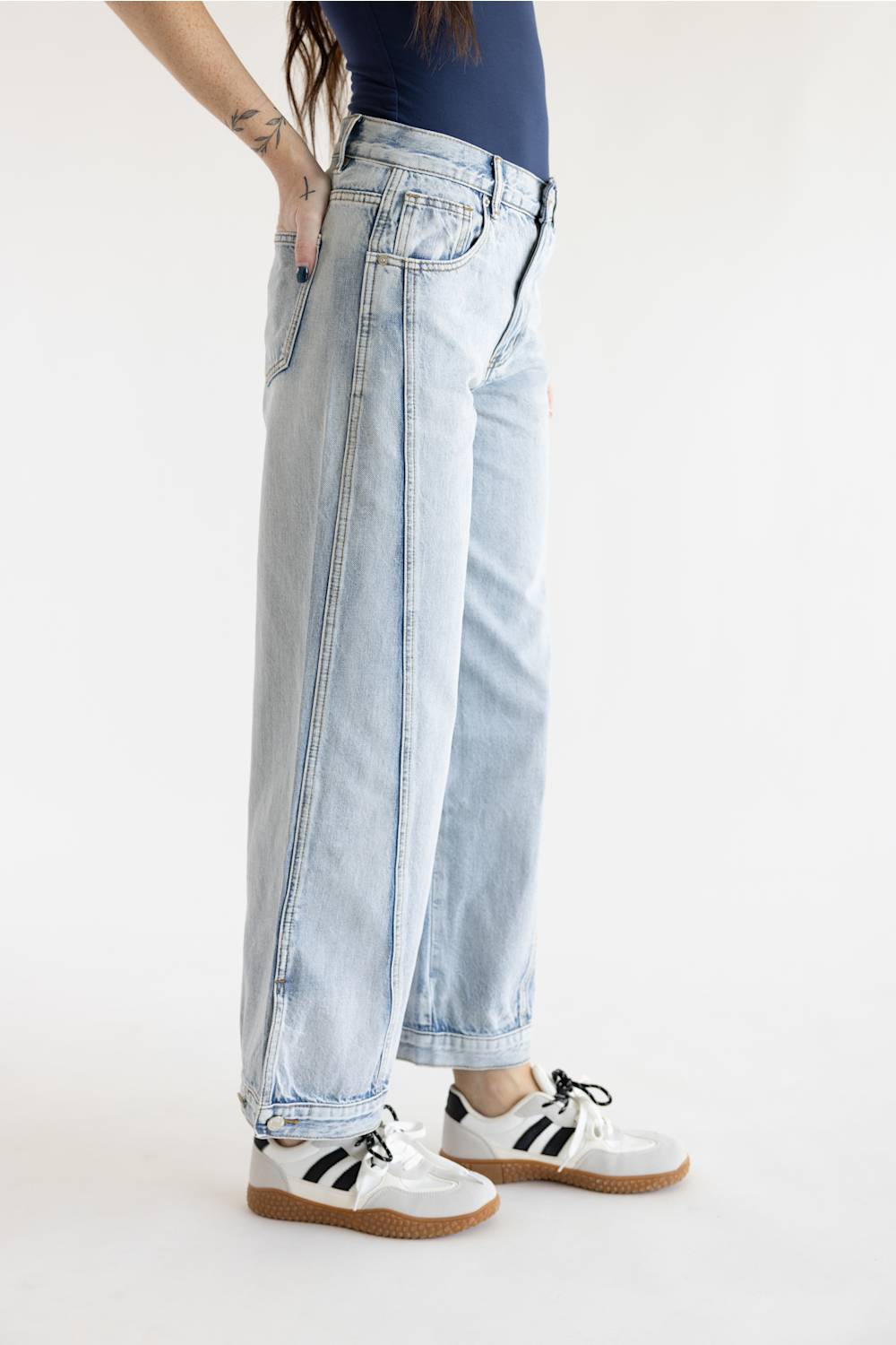 Aaron & Amber High Rise Sideseam Detailed Barrel Jeans for Women | AJP5469-LTDENIM