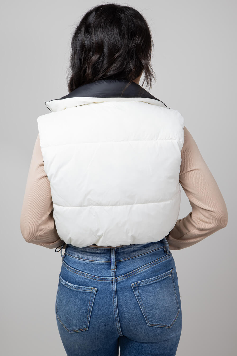 Love Tree Cropped Reversible Puffer Vest for Women in Black/White