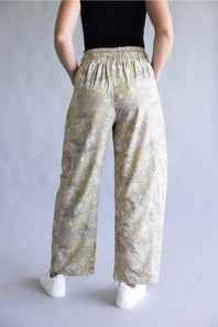New In Camo Barrel Sweatpants for Women in Taupe Mix