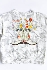 Camo crewneck with embroidery flowers and cowgirl boots