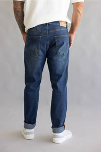 Weatherproof Vintage Athletic Tapered Jeans for Men in Moss Fade