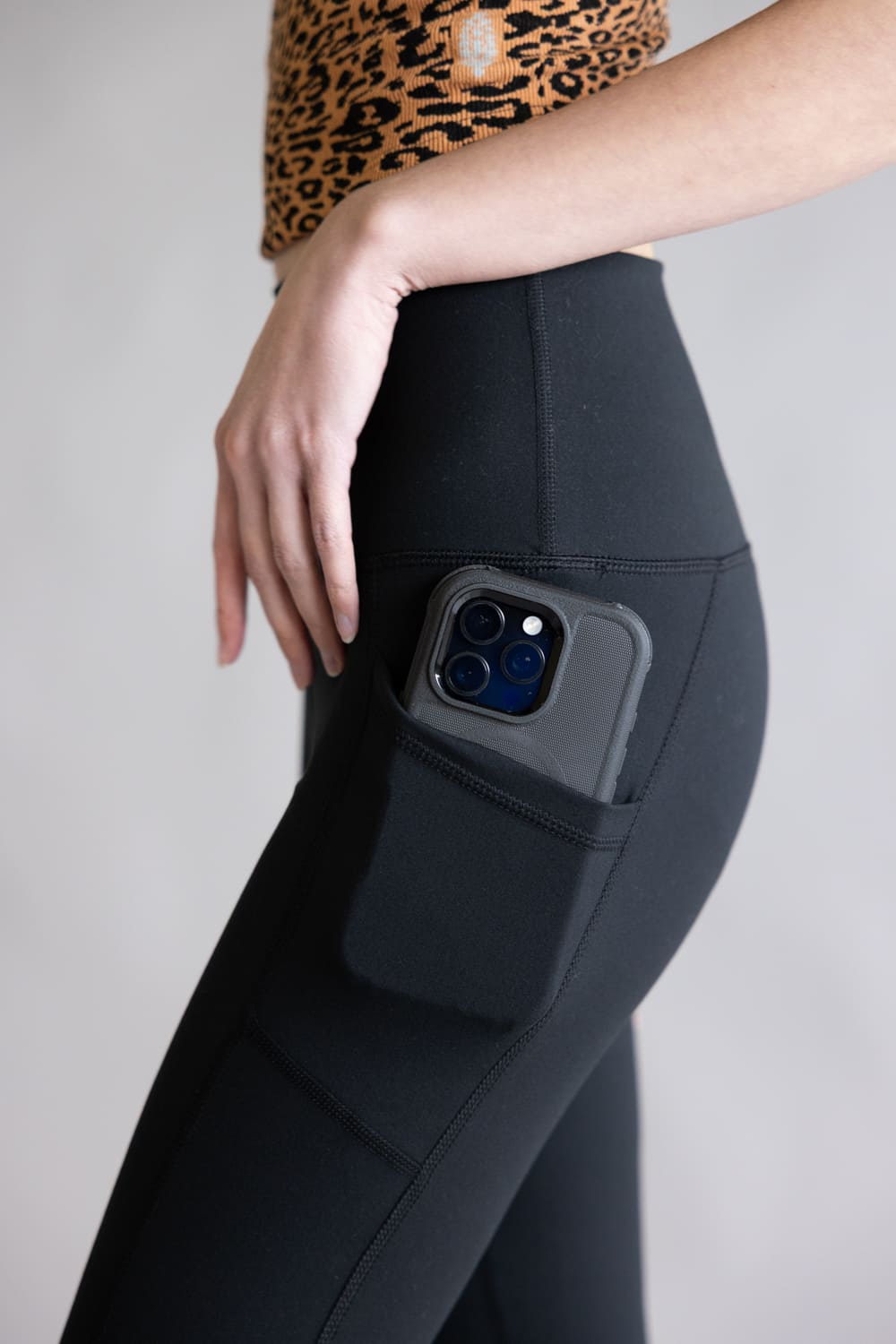 Wonderlink Side Pocket Leggings for Women in Black