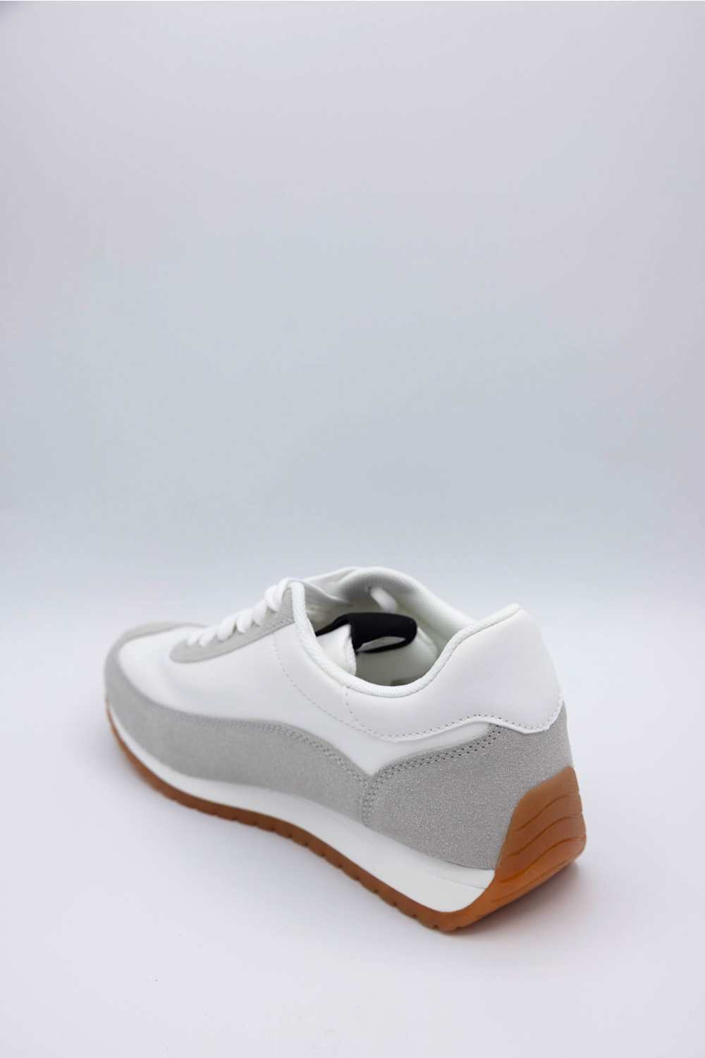 berness-sneaker-simone