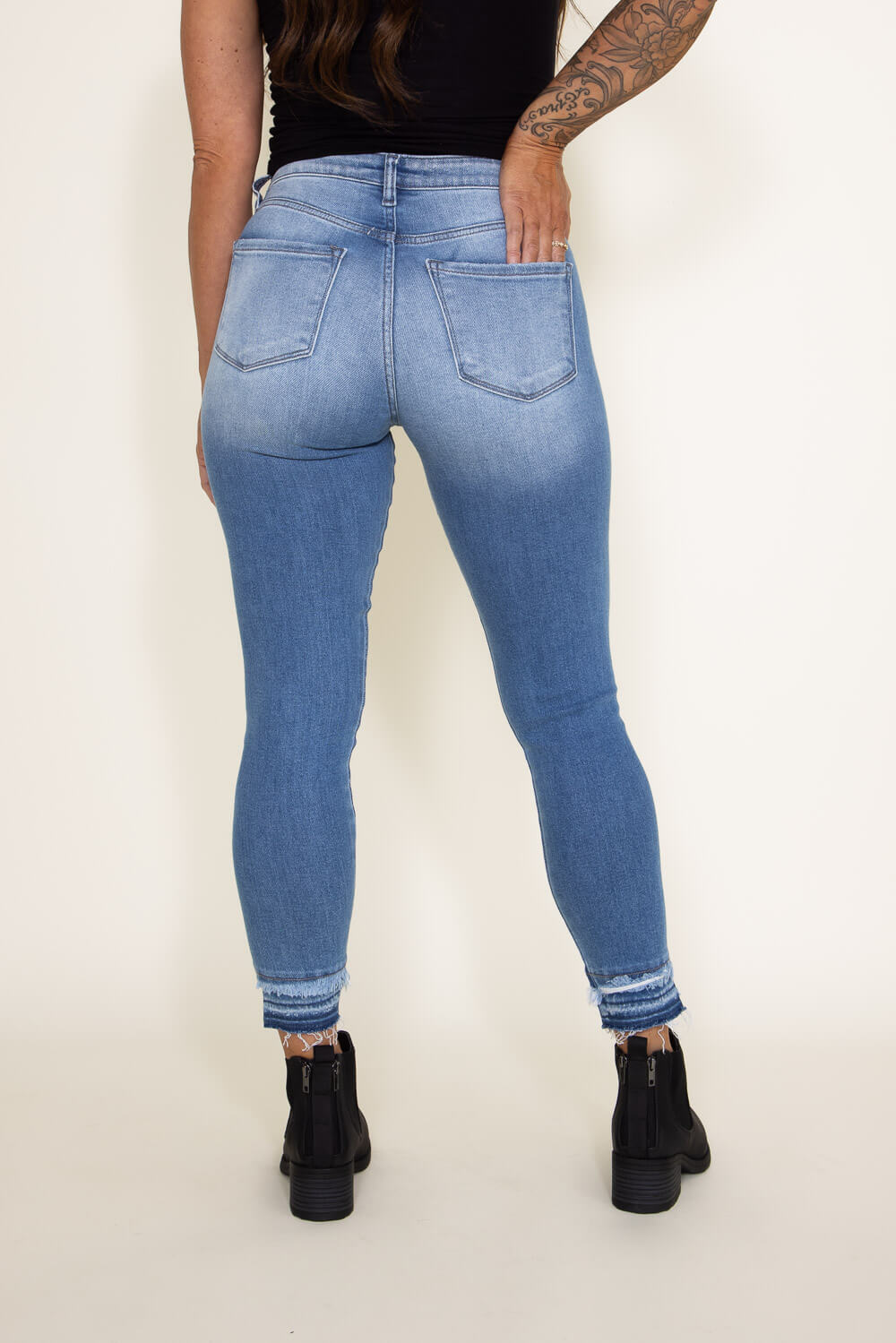 https://www.gliks.com/cdn/shop/files/005-KanCan-High-Rise-Frayed-Hem-Skinny-Jeans-for-Women-KC9257M.jpg?v=1692886187