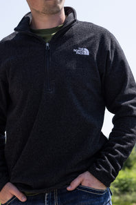 The North Face Textured Cap Rock Quarter Zip for Men in Black Heather